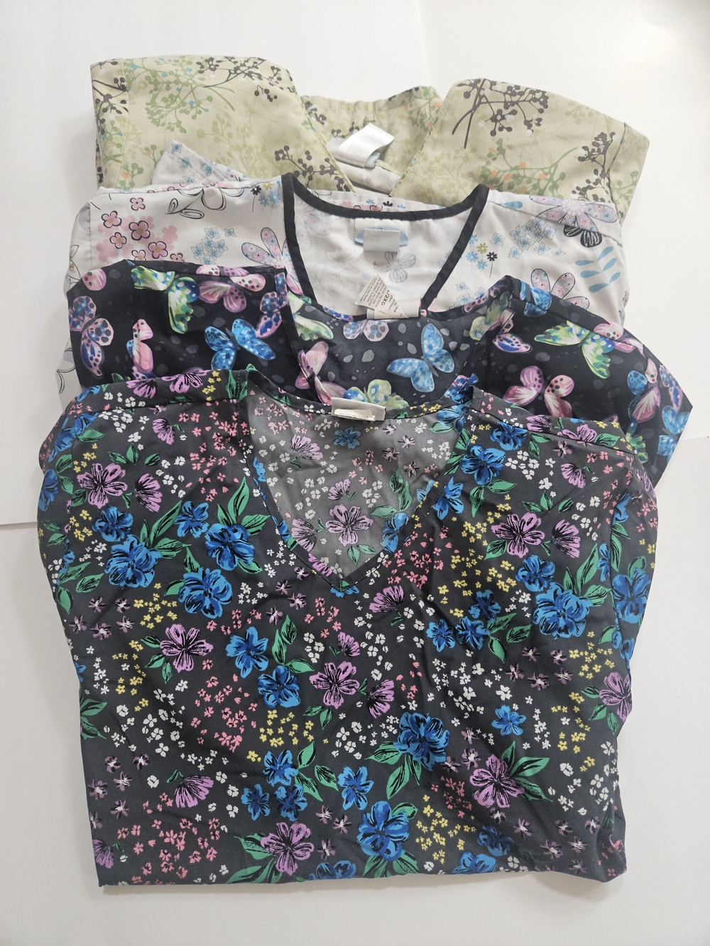 Women’s Plus Size Floral Print V-Neck Scrub Top Lot Of 4 - Black/Multi
